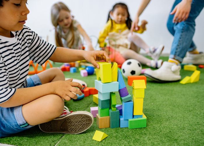 Die belangrikheid van speelgebaseerde leer in vroeë kinderontwikkeling